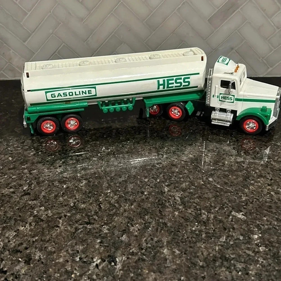 Hess 1990 Toy Tanker Truck Collectible green white - Picture 2 of 7